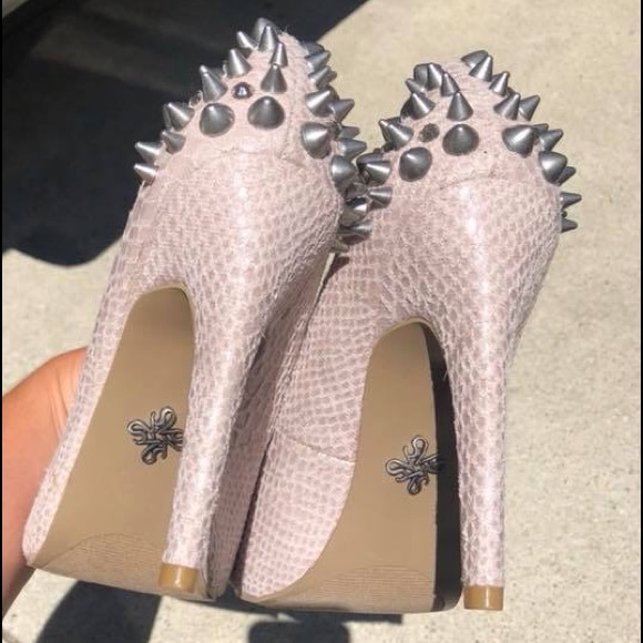 Vera Wang Shoes - Vera Wang heels size 6.5 worn 3 times (wedding)